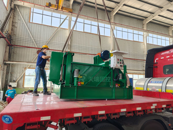 振動(dòng)篩發(fā)貨-天瑞固控設(shè)備制造商